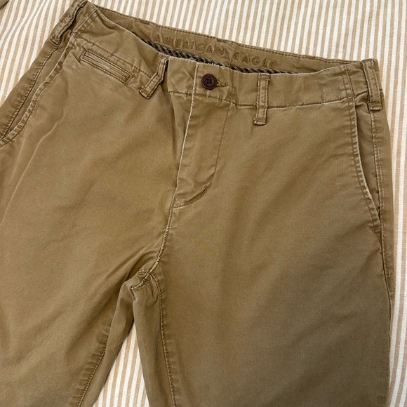 American Eagle Men’s chinos in British Khaki, 30W x 32L - Picture 1 of 4
